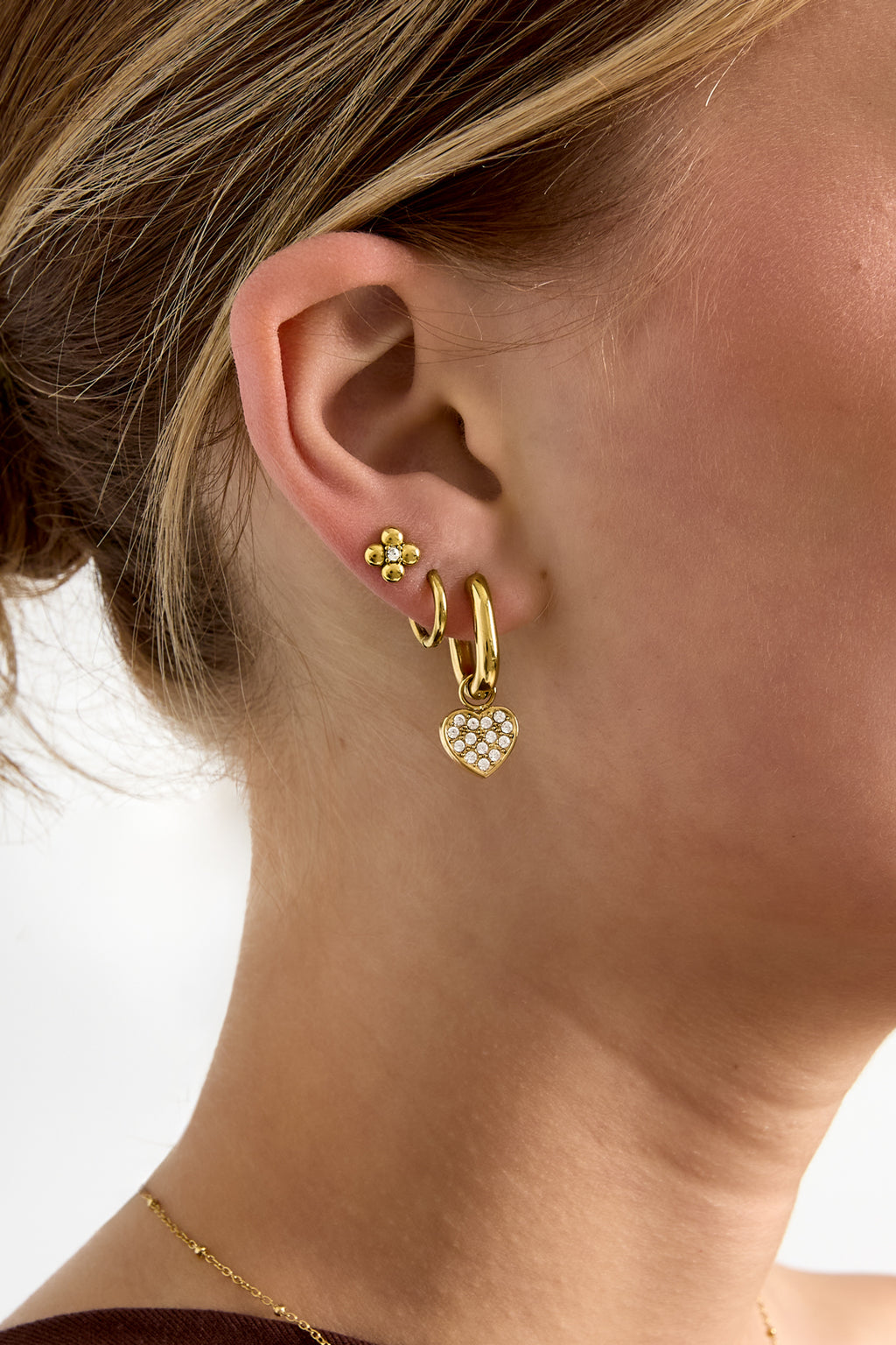 Squoval oorbellen met belegde harten charms