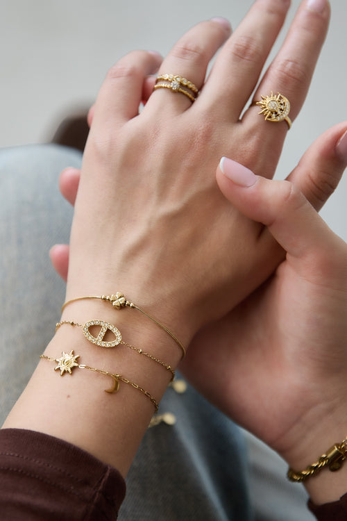 Armband met steentjes in ovale charm