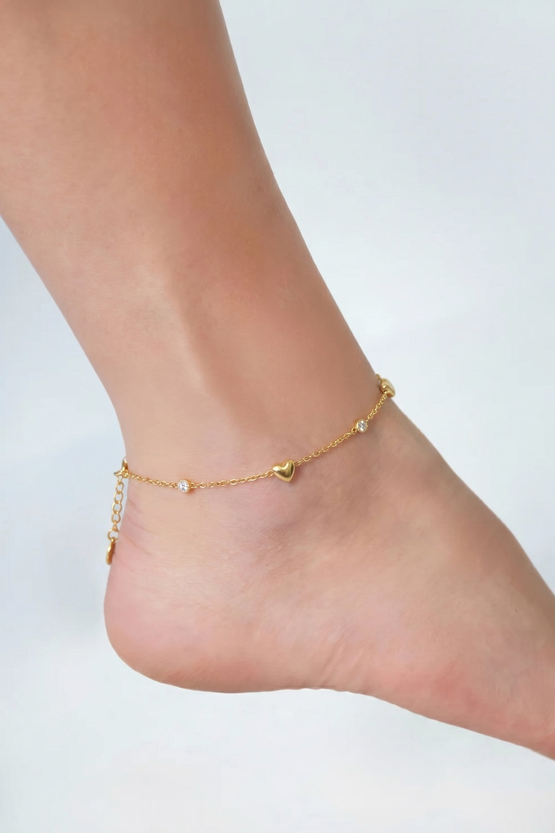 Enkelbandjes van roestvrij staal met hartje, eenvoudige dagelijkse sieraden uit de Simple Series voor dames.