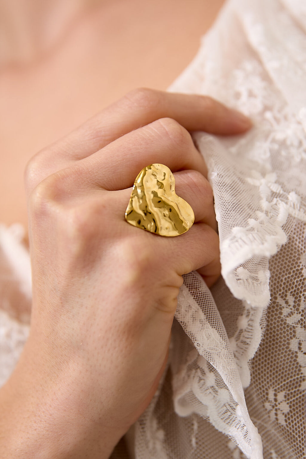 Statement ring structured heart