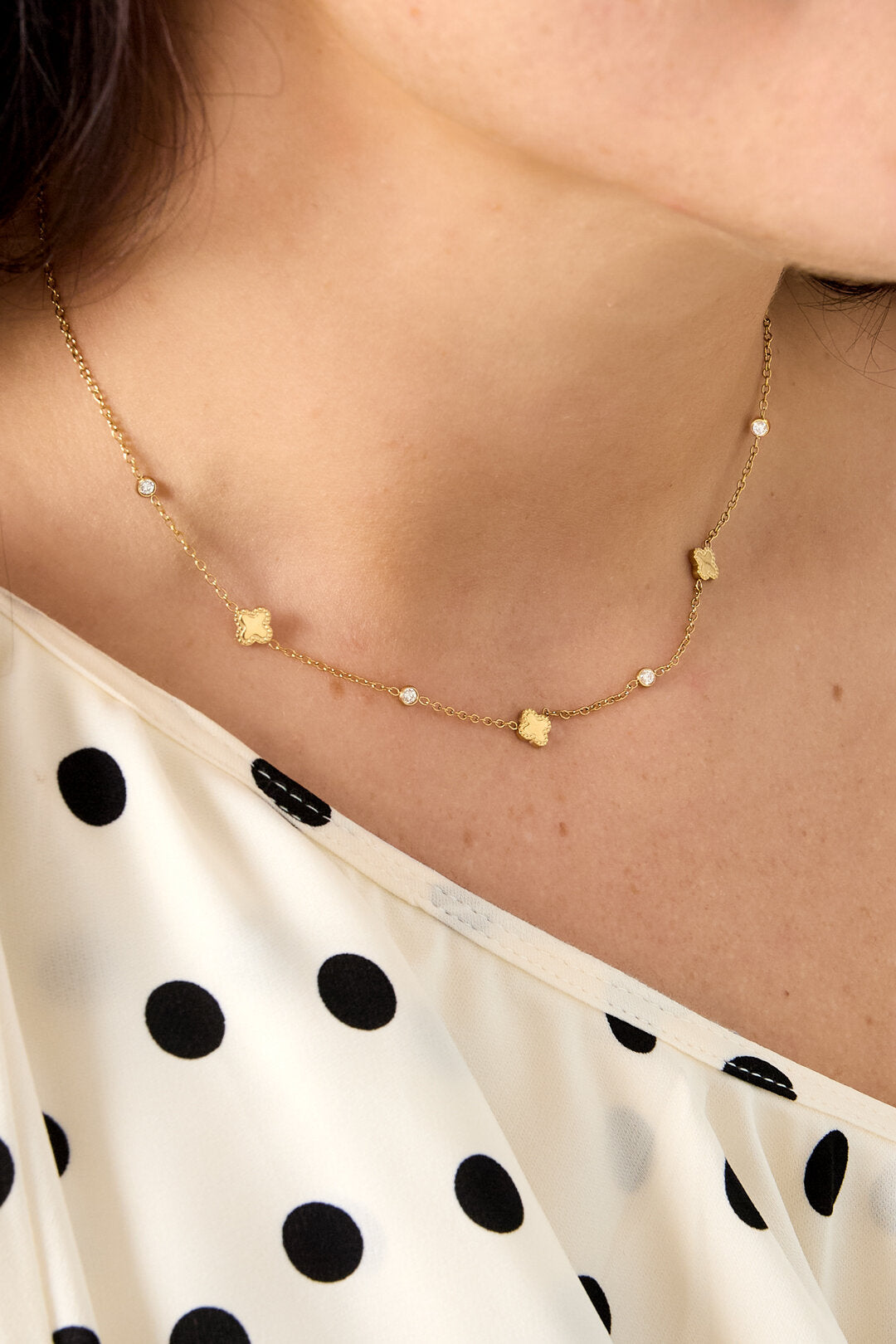 Ketting met klavertjes en ronde zirkonia steentjes